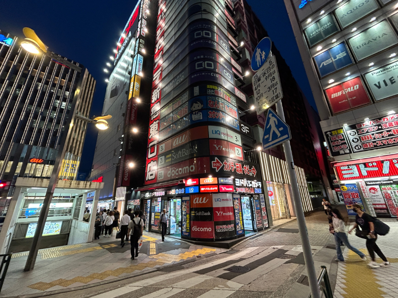 楽天モバイル_新宿東口_ヨドバシ_外観