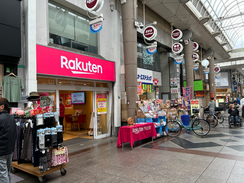 楽天モバイル 十三駅前路面店 外観
