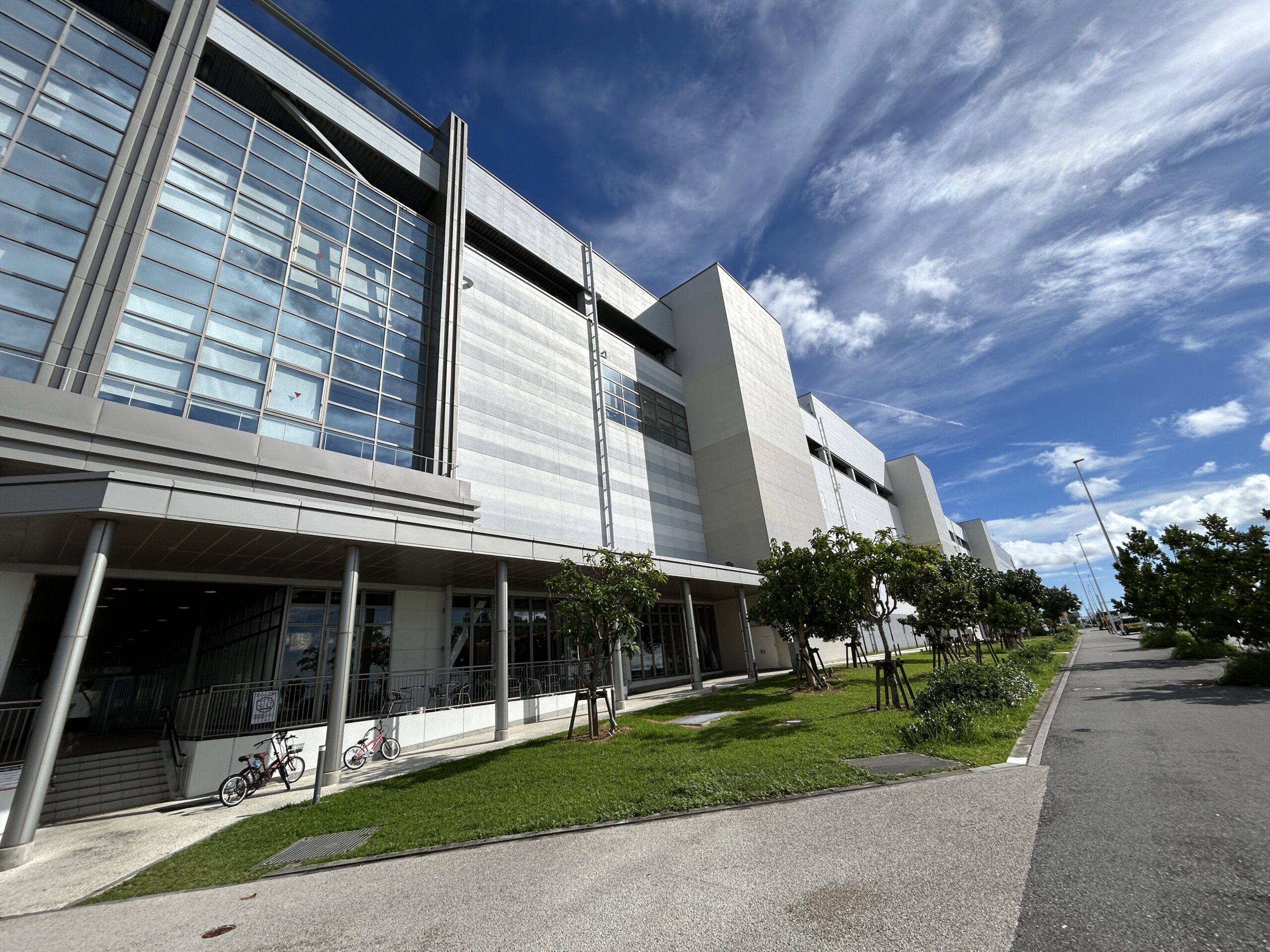 楽天モバイル 沖縄パルコシティ店_外観写真