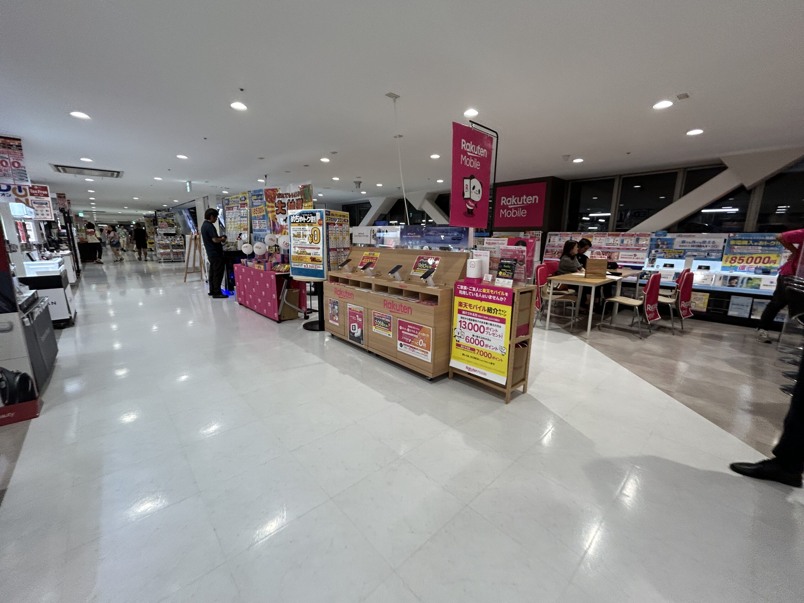 楽天モバイル エディオン 浦添パルコシティ店_店内写真