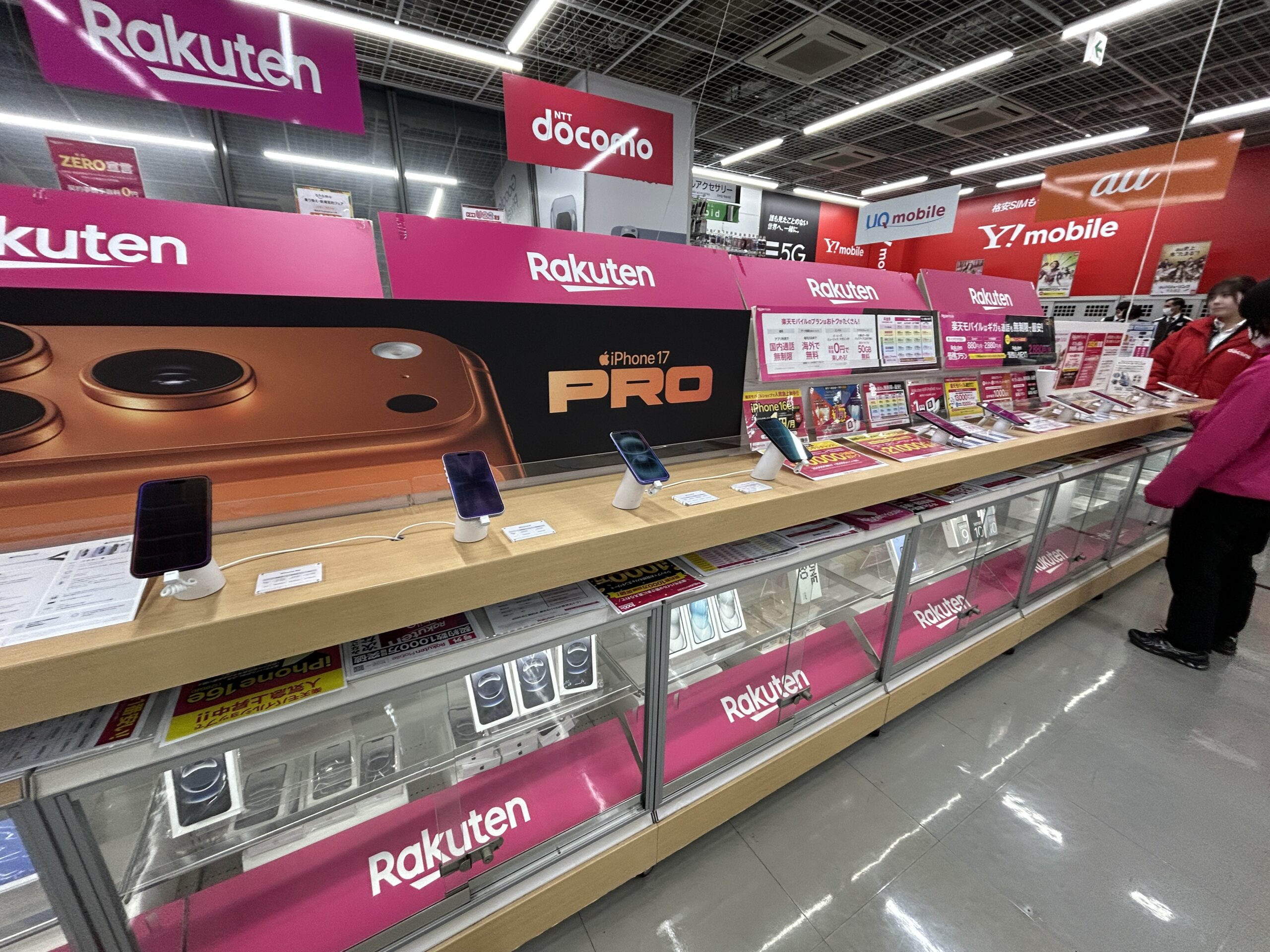 楽天モバイル ヤマダデンキ LABI 東京八重洲_店内写真