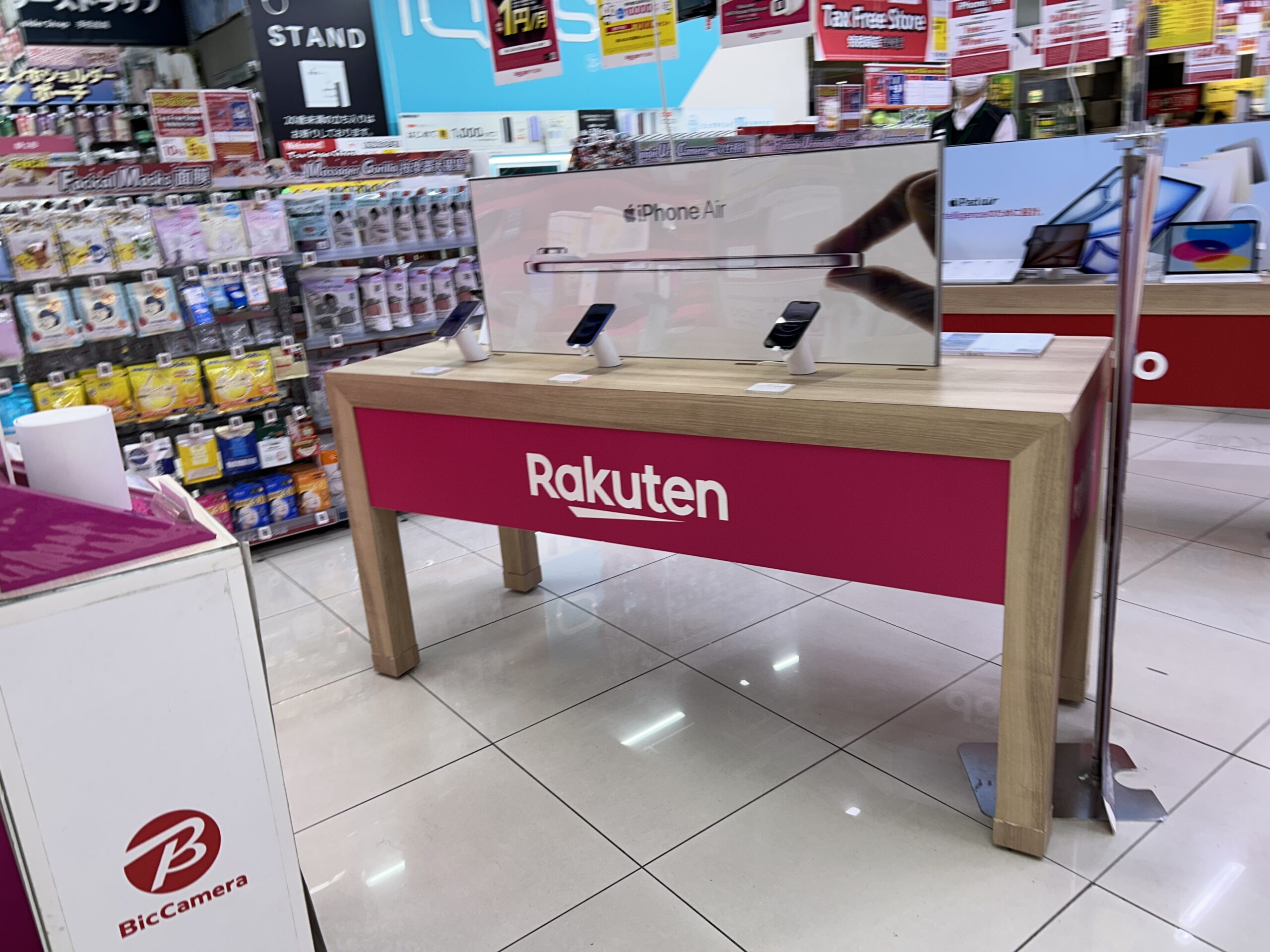 楽天モバイル ビックカメラ 赤坂見附駅店_店内写真